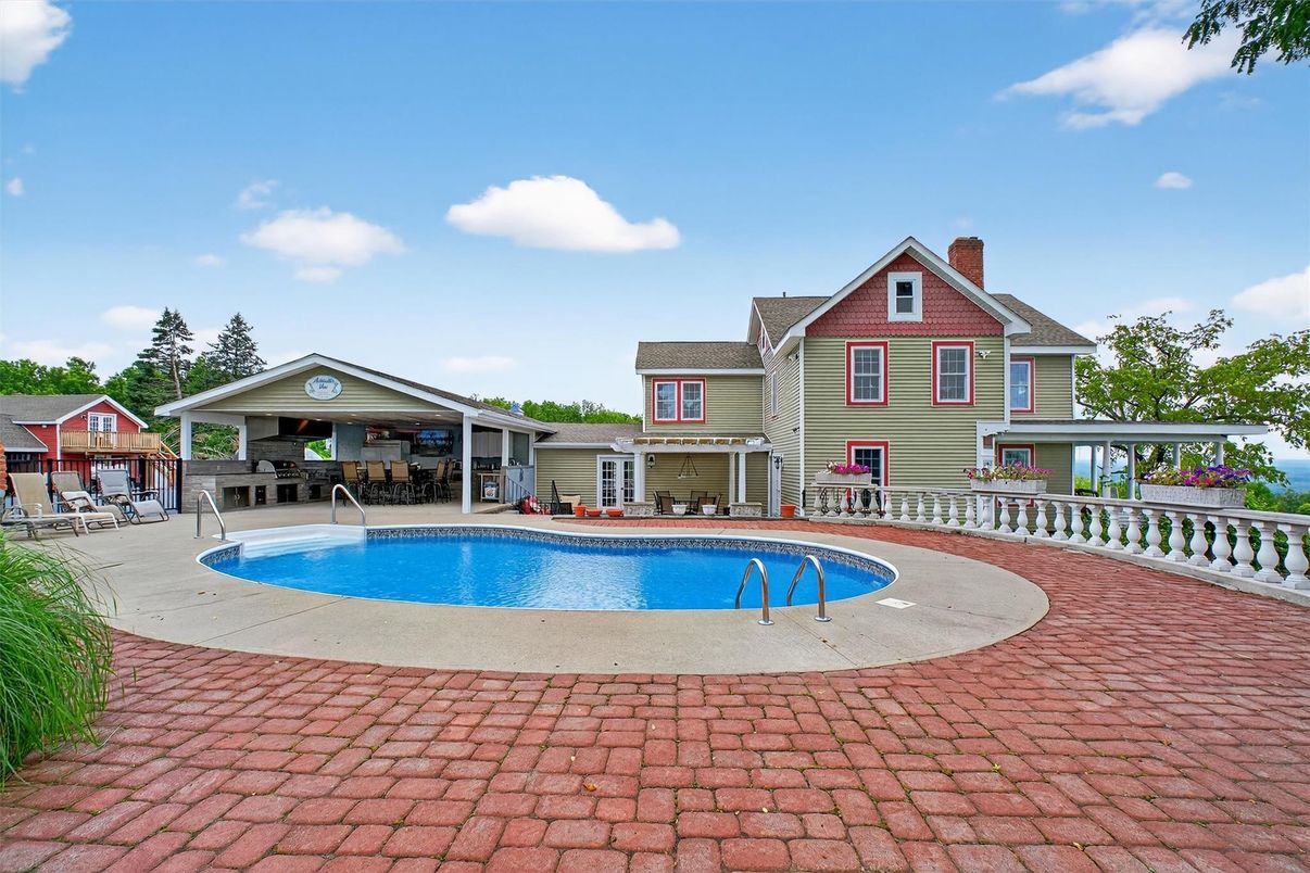 Exterior, Pool