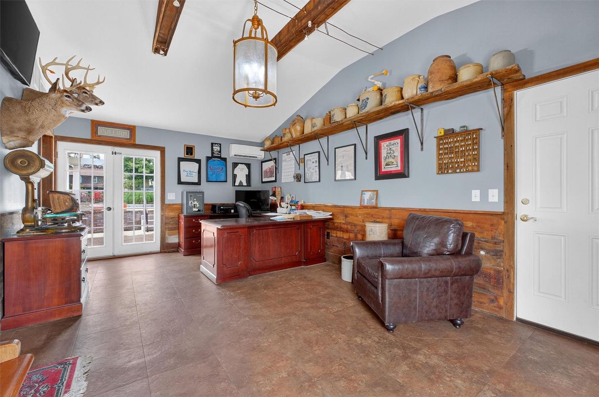 Home Office, Interior, Pendant Lights, Wooden Beams