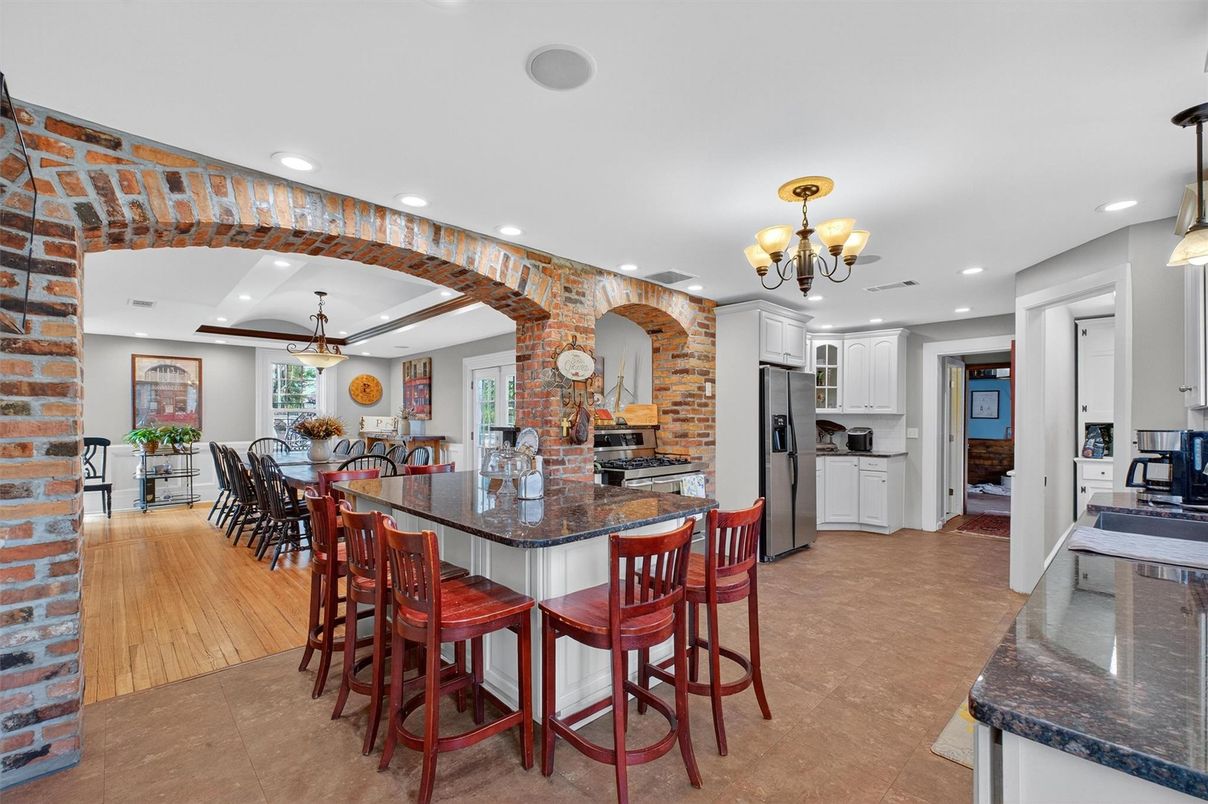 Chandelier, Dining room, Interior, Kitchen, Pendant Lights, Recessed Lighting, Stone Walls, Wood Texture Flooring