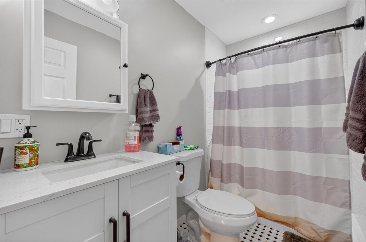 Bathroom, Interior, Recessed Lighting