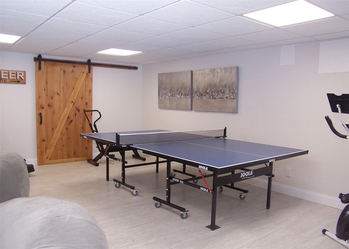 Game Room, Interior
