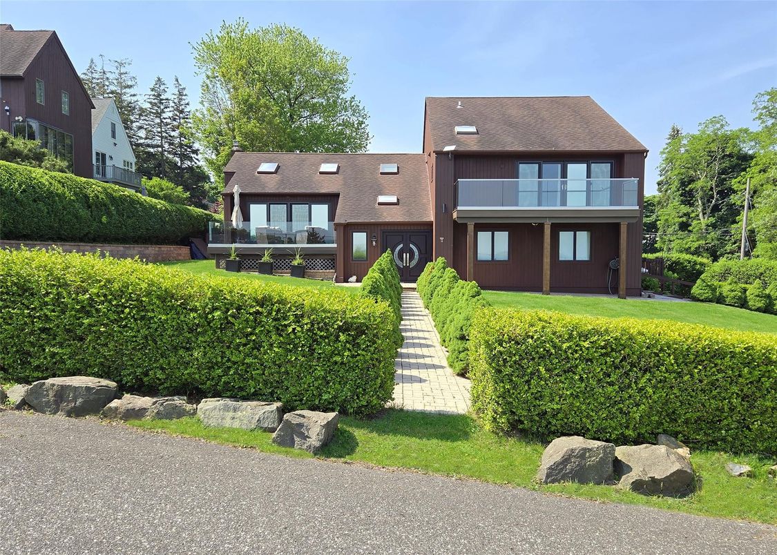 Backyard, Exterior, Facade, Modern