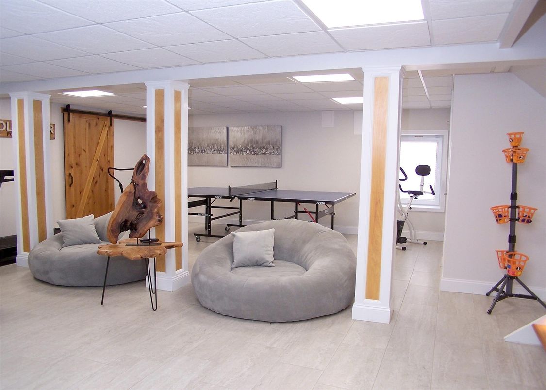 Game Room, Interior