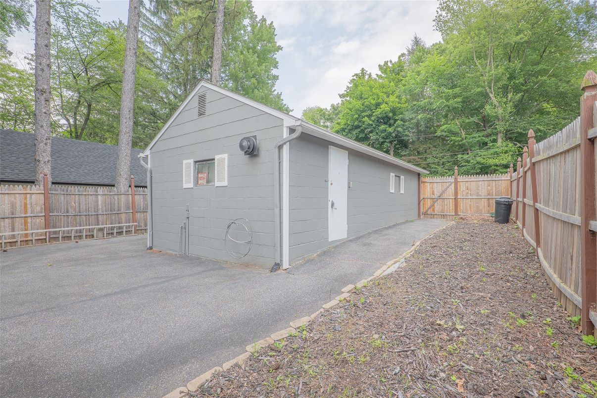 Detached Garage, Exterior