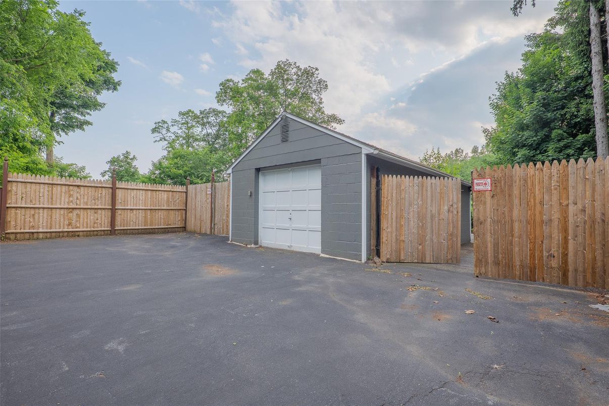 Detached Garage, Exterior