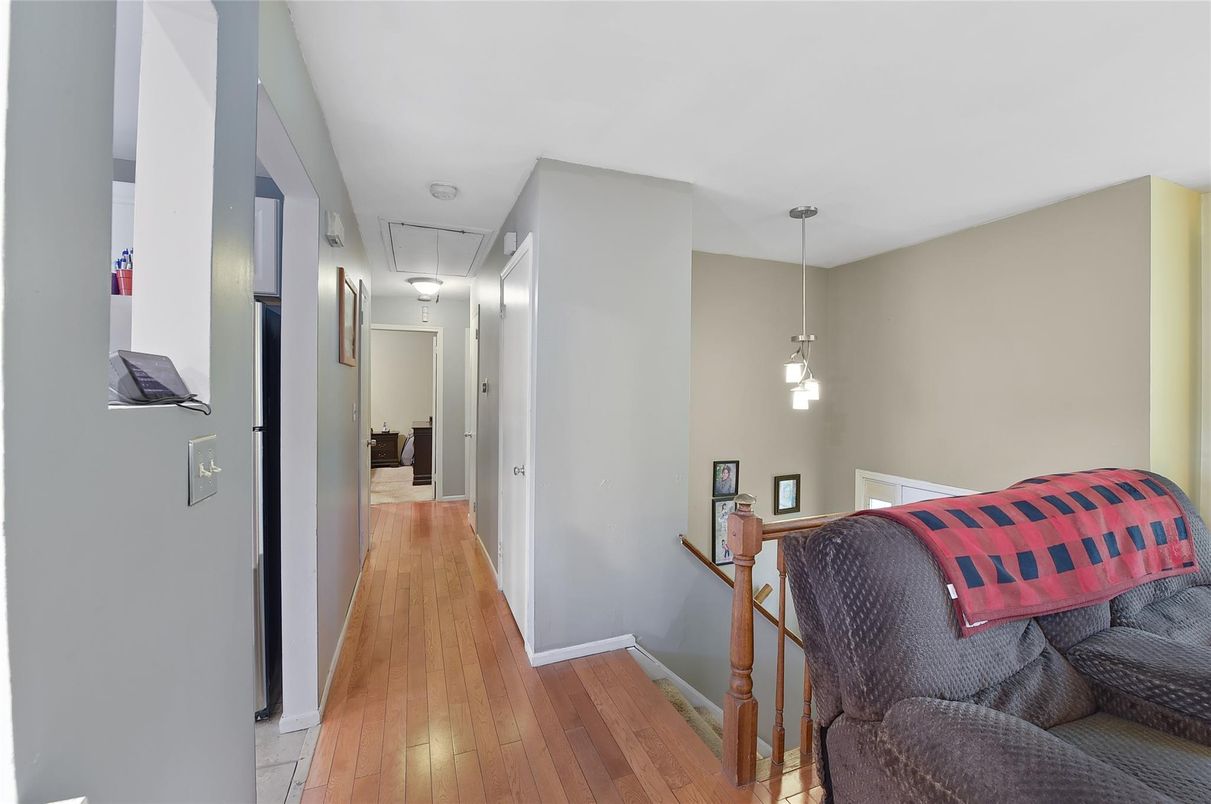 Interior, Pendant Lights, Wood Texture Flooring