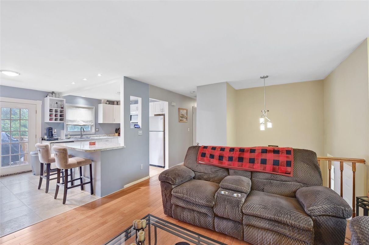Interior, Kitchen, Living room, Pendant Lights, Recessed Lighting, Wood Texture Flooring