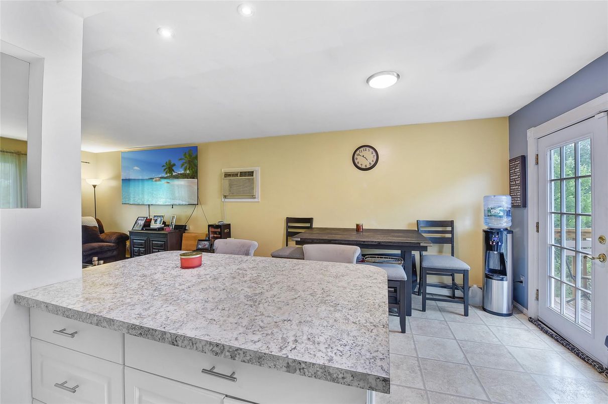 Dining room, Interior, Recessed Lighting