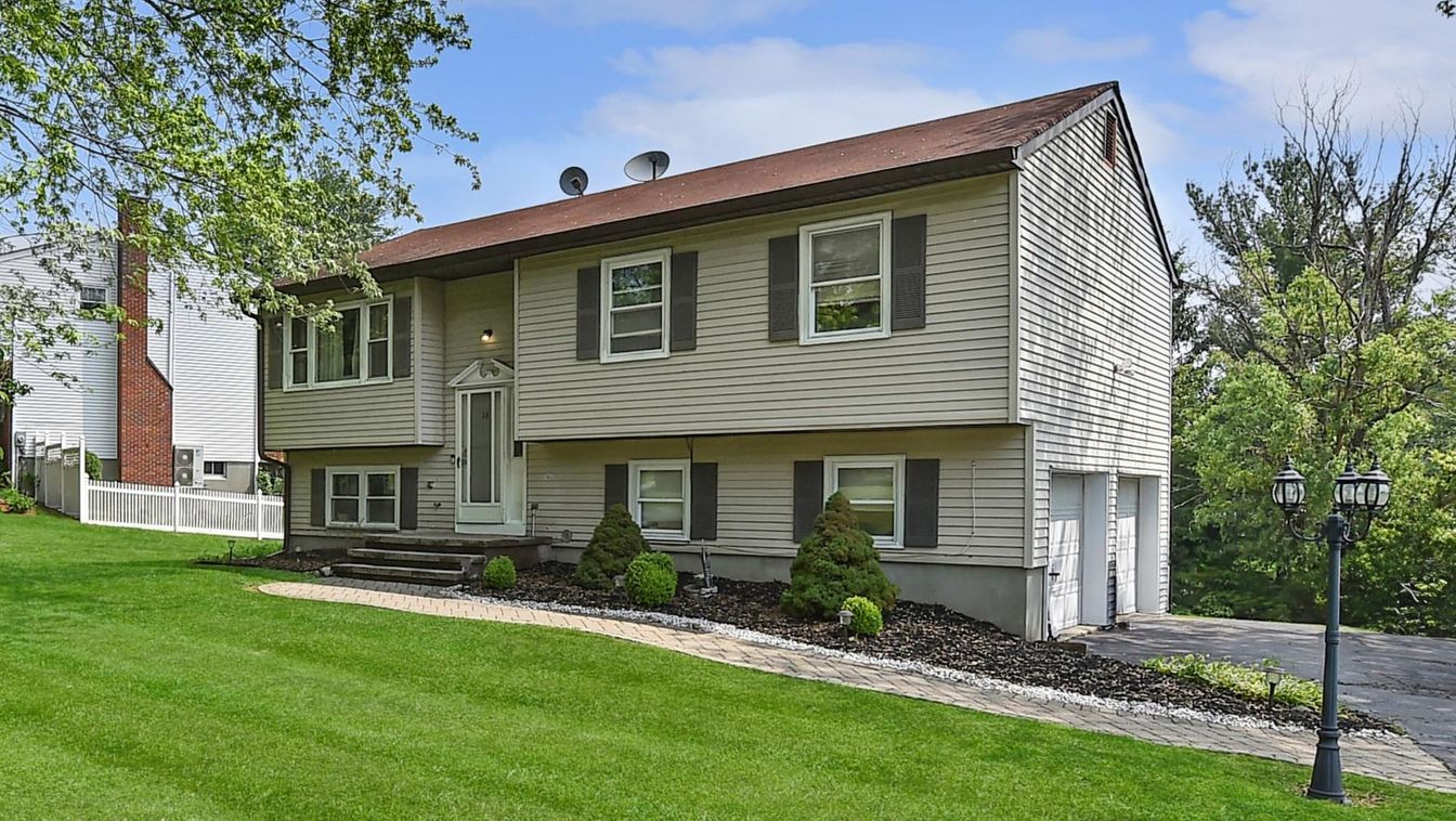 Attached, Exterior, Facade, Raised Ranch