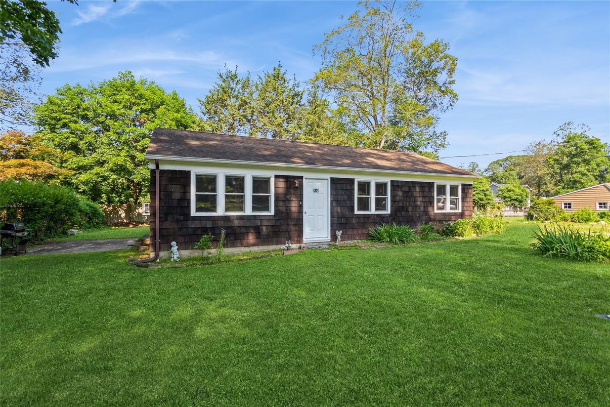Exterior, Facade, Cape Cod