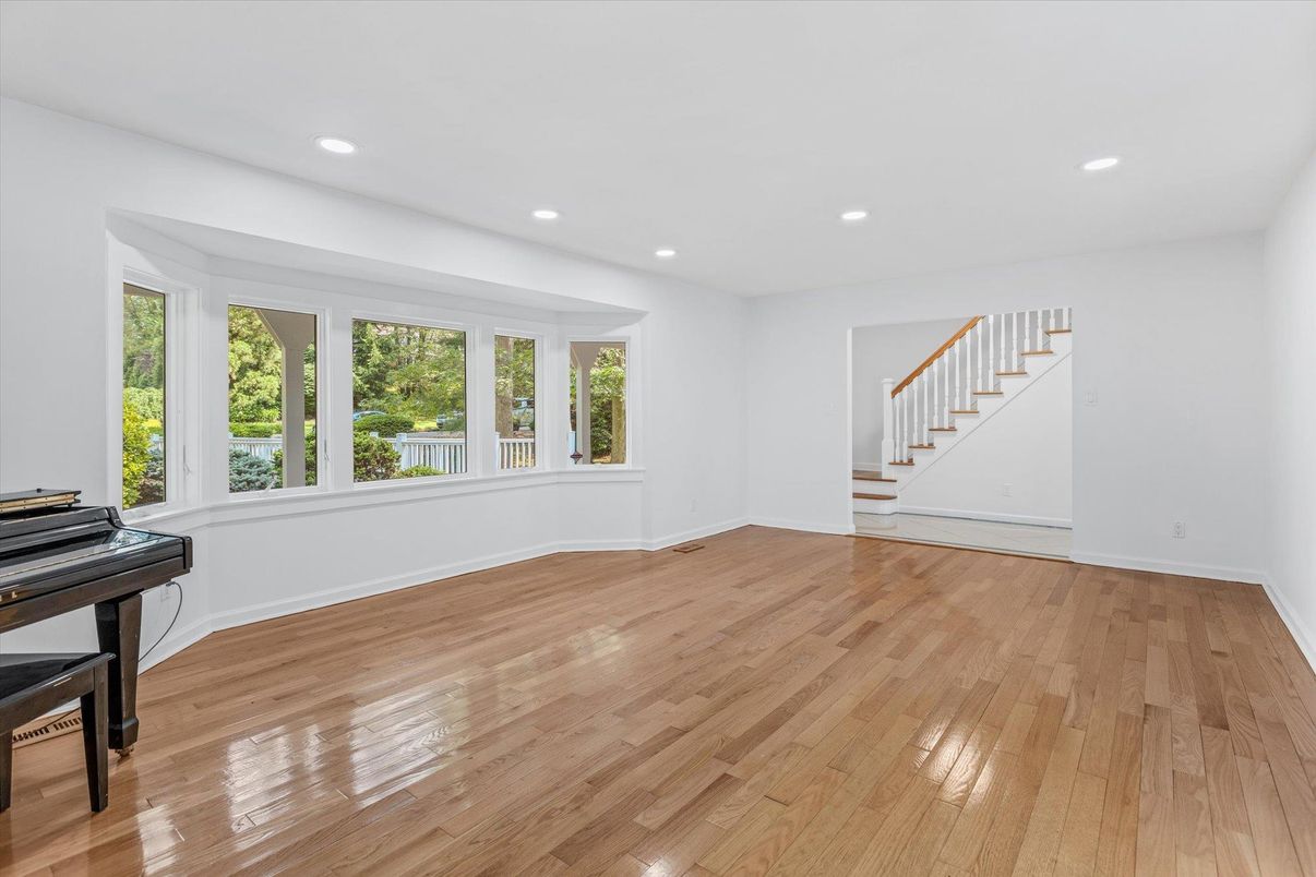Empty room, Interior, Piano, Recessed Lighting, Wood Texture Flooring