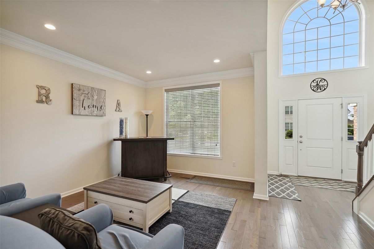 Interior, Recessed Lighting, Wood Texture Flooring
