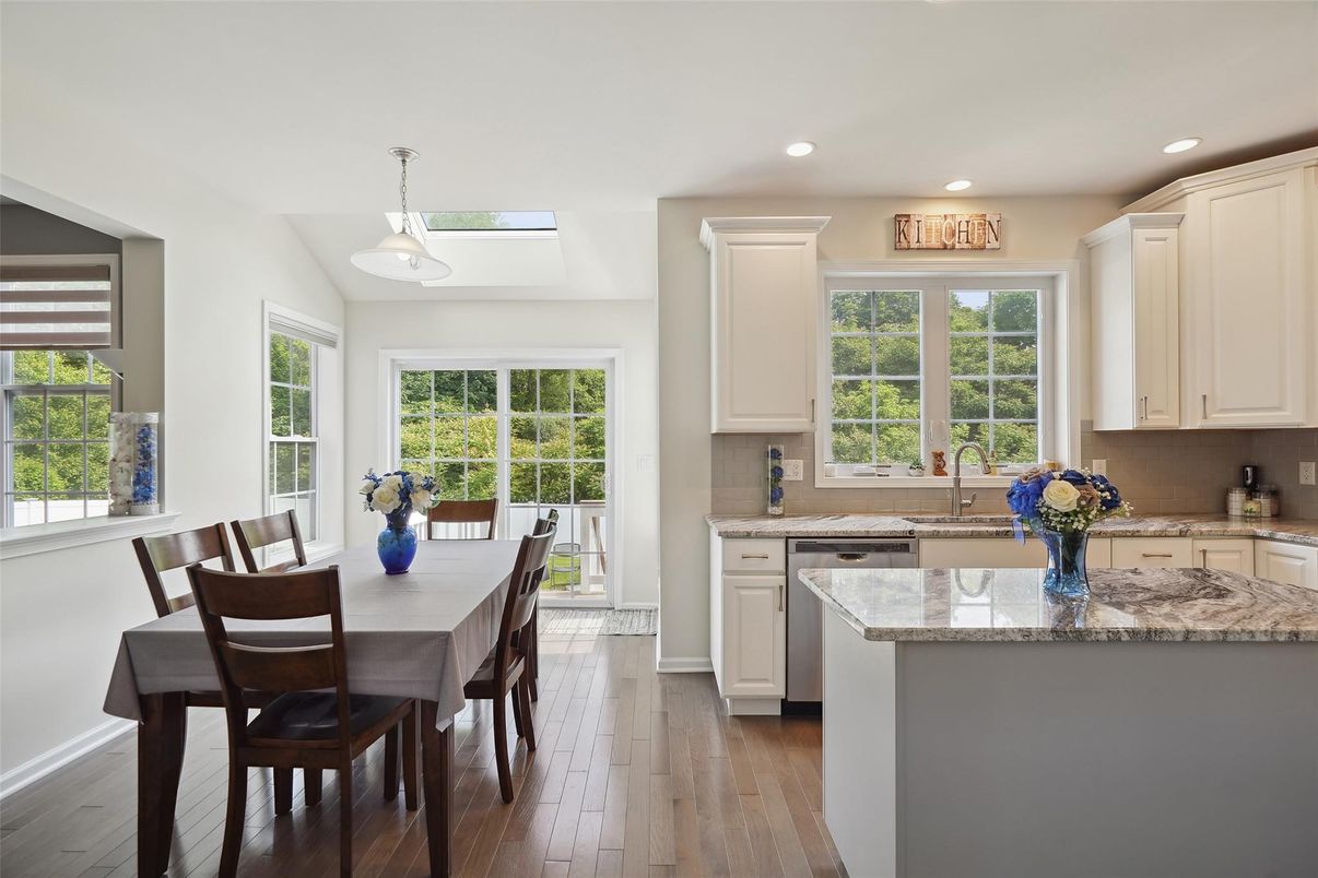 Dining room, Interior, Kitchen, Pendant Lights, Recessed Lighting, Wood Texture Flooring