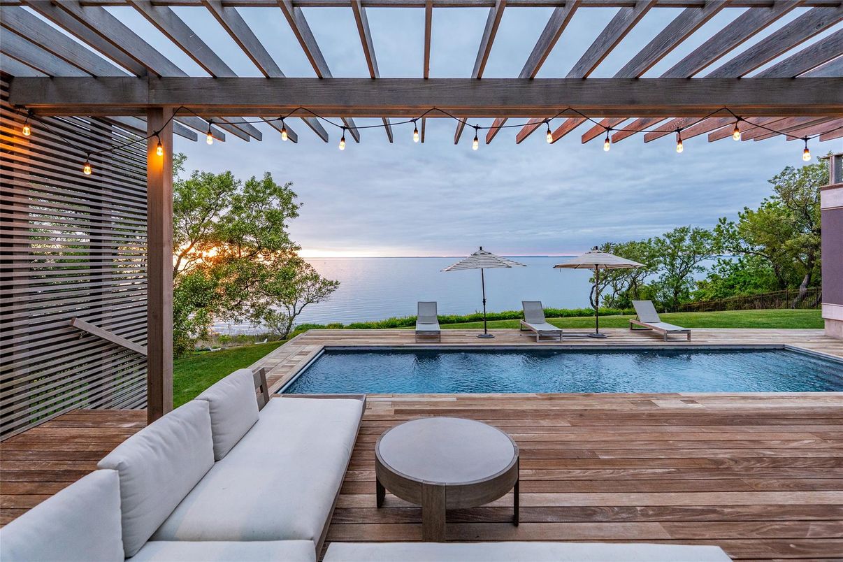 Exterior, Pool, Water