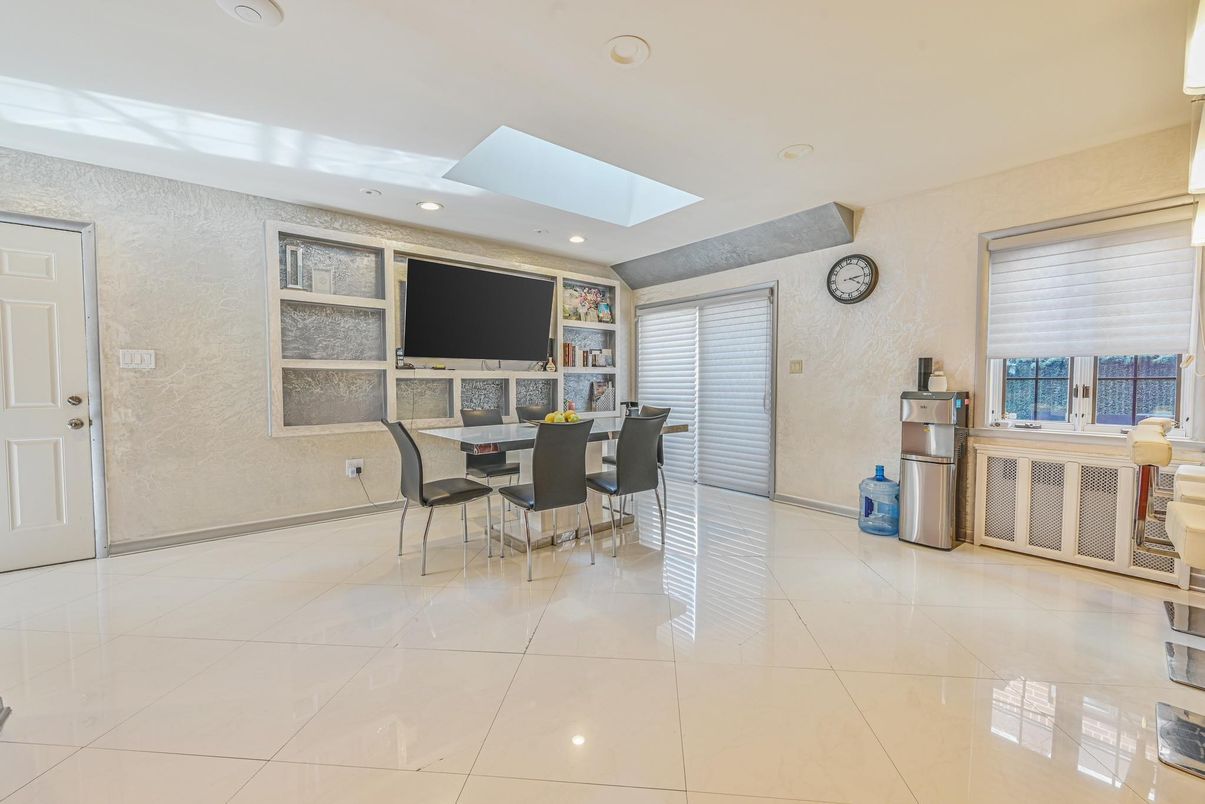 Dining room, Interior, Recessed Lighting
