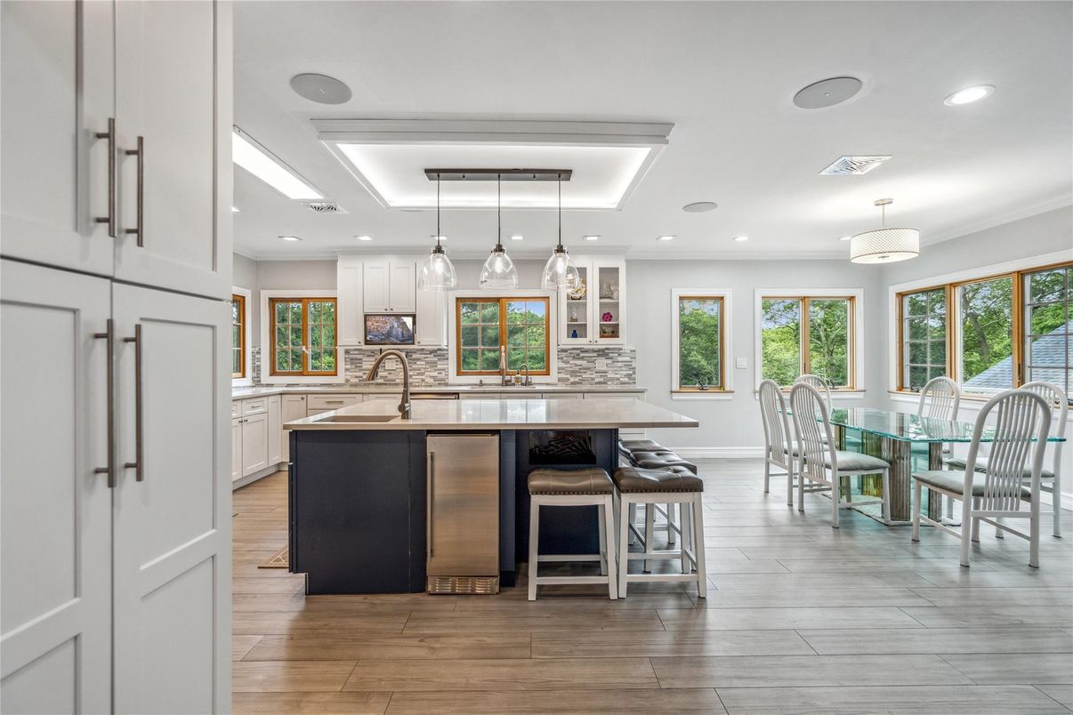 Dining room, Interior, Kitchen, Pendant Lights, Recessed Lighting, Wood Texture Flooring