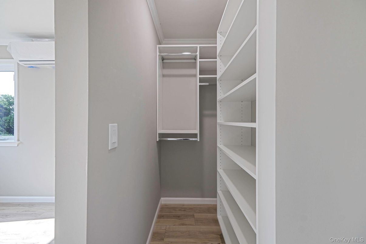 Interior, Walk-in Closets, Wood Texture Flooring