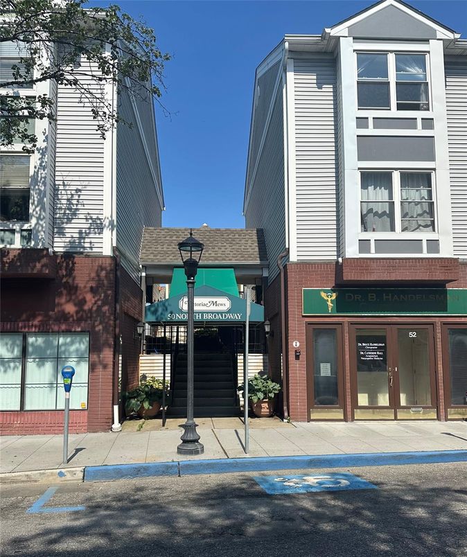 Exterior, Facade, Brick Facade, Rowhouse