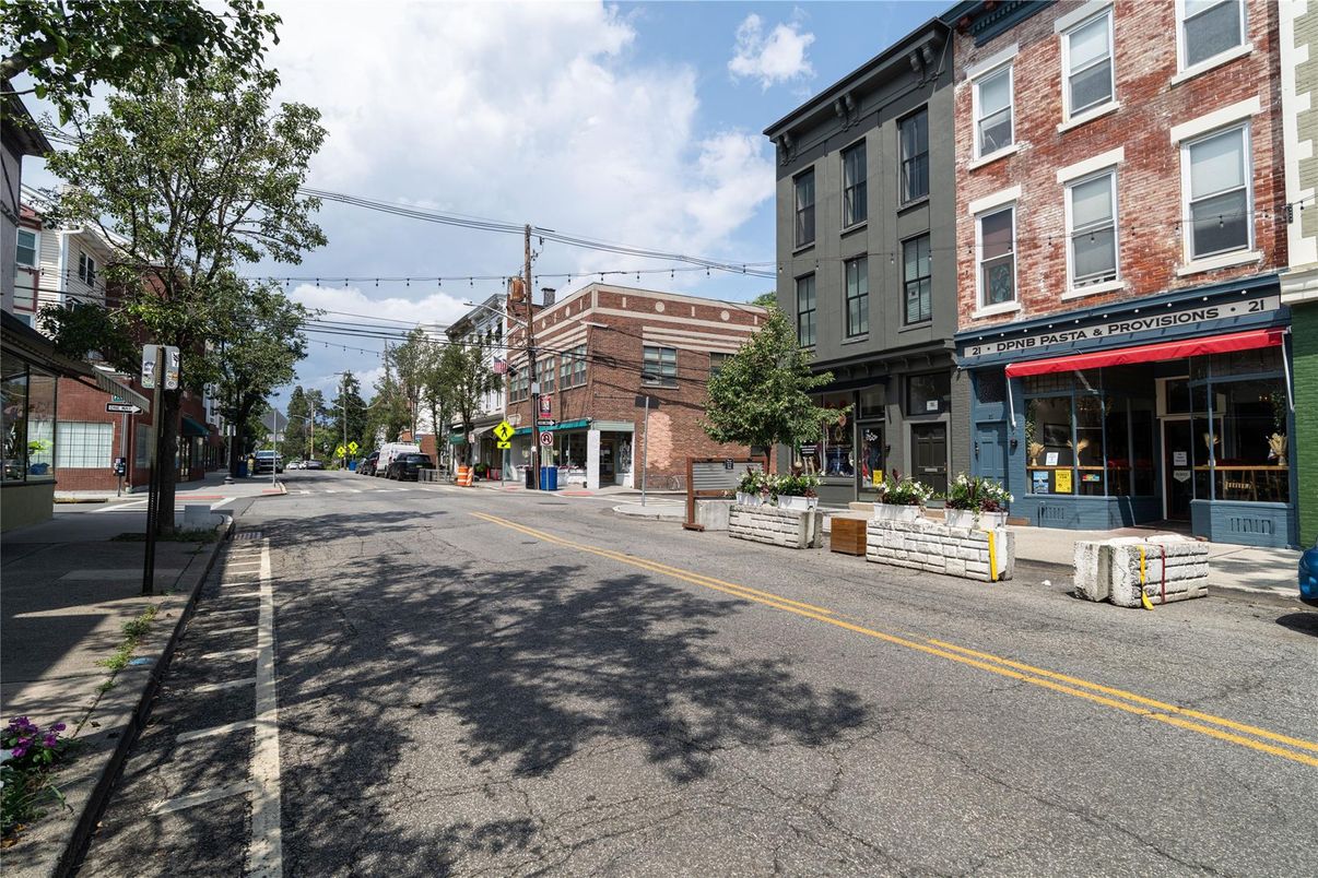 Exterior, Facade, Brick Facade, Rowhouse
