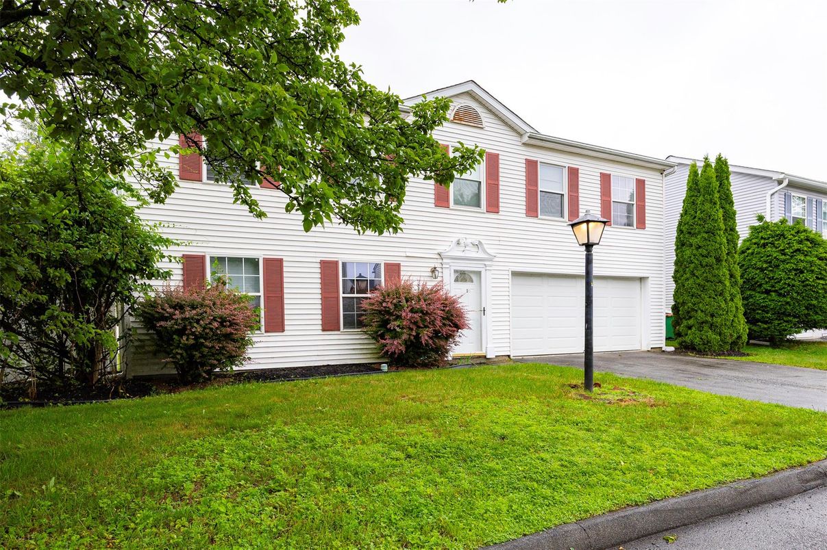 Attached, Exterior, Facade, Farmhouse