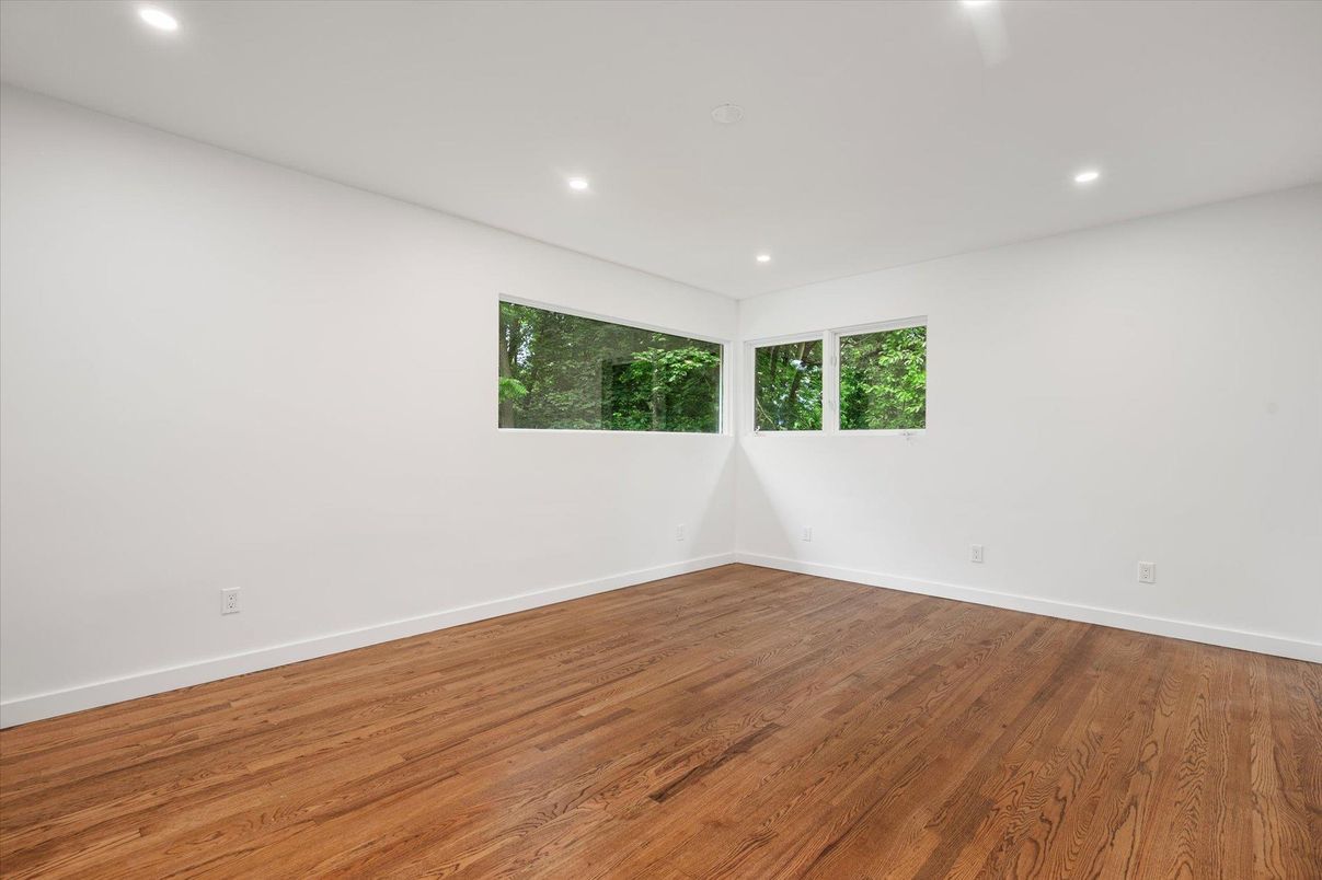 Empty room, Interior, Recessed Lighting, Wood Texture Flooring