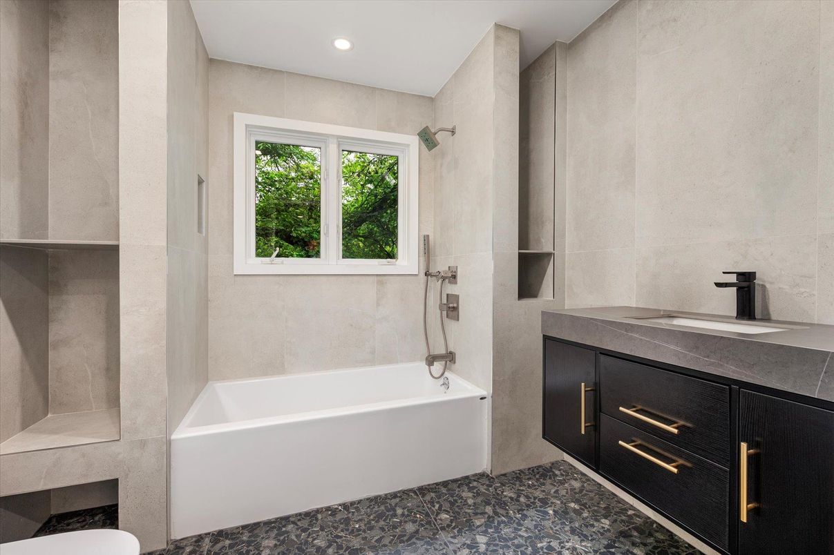 Bathroom, Interior, Recessed Lighting