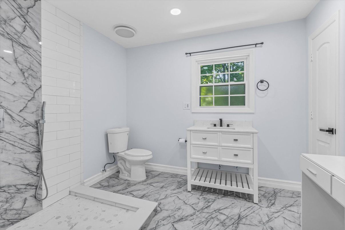 Bathroom, Interior, Marble, Marble Walls, Recessed Lighting