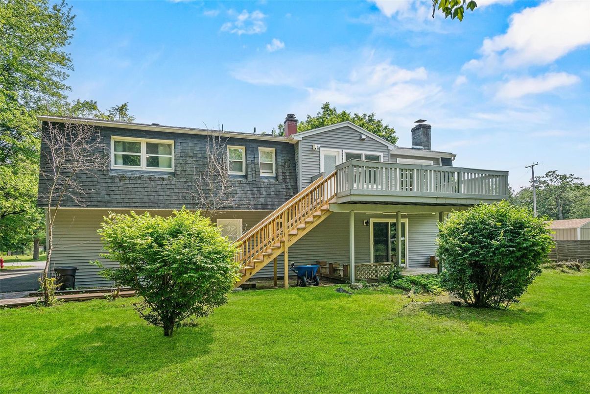 Exterior, Facade, American Foursquare