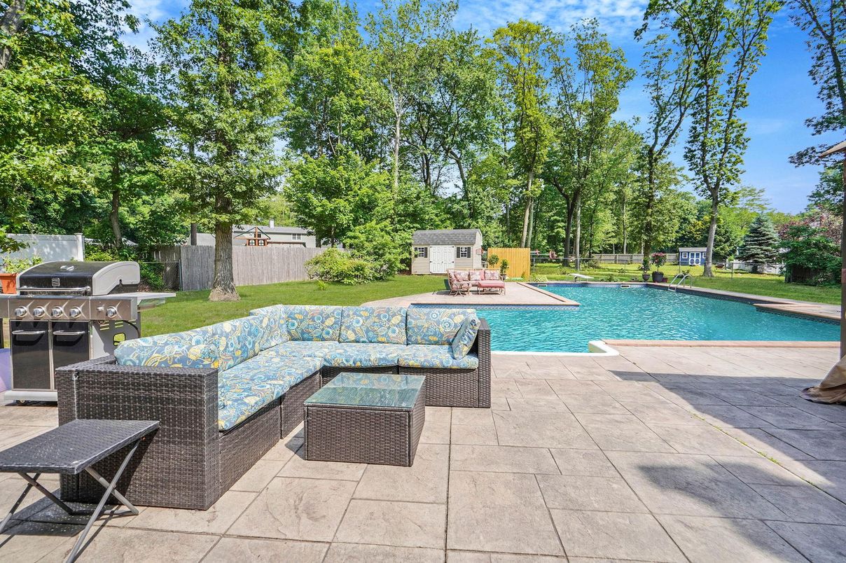 Exterior, Pool
