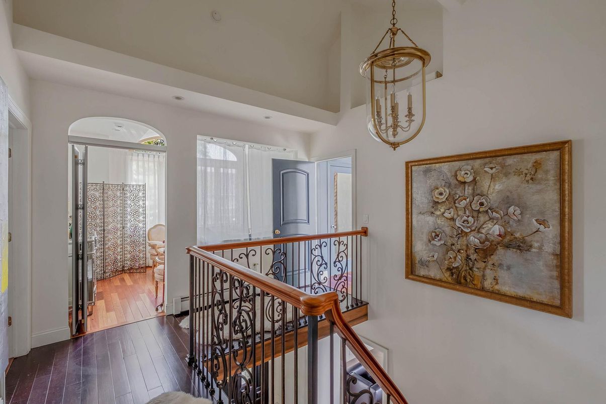 Interior, Pendant Lights, Recessed Lighting, Wood Texture Flooring