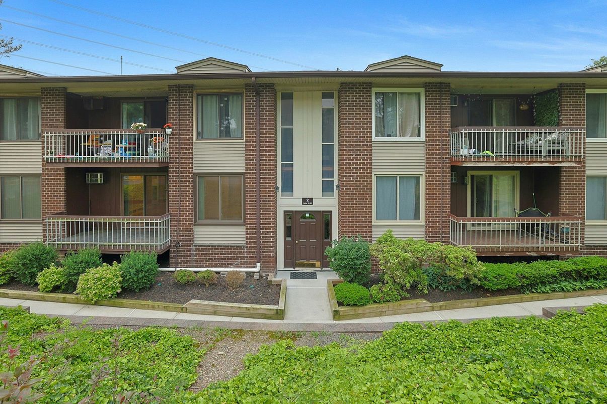 Exterior, Facade, Brick Facade, Georgian