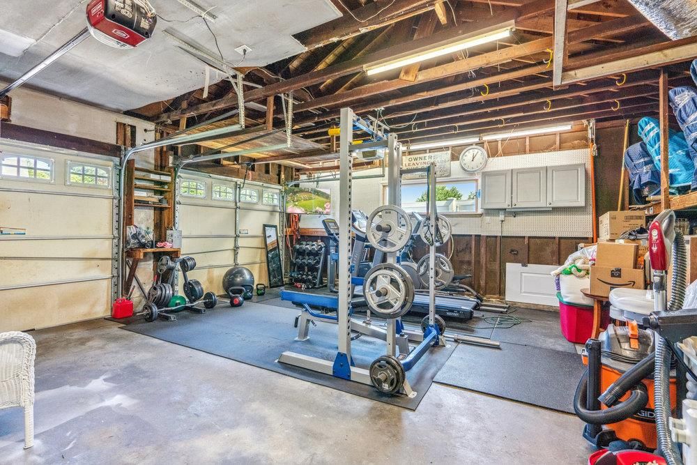 Fitness Equipment, Interior, Wooden Beams