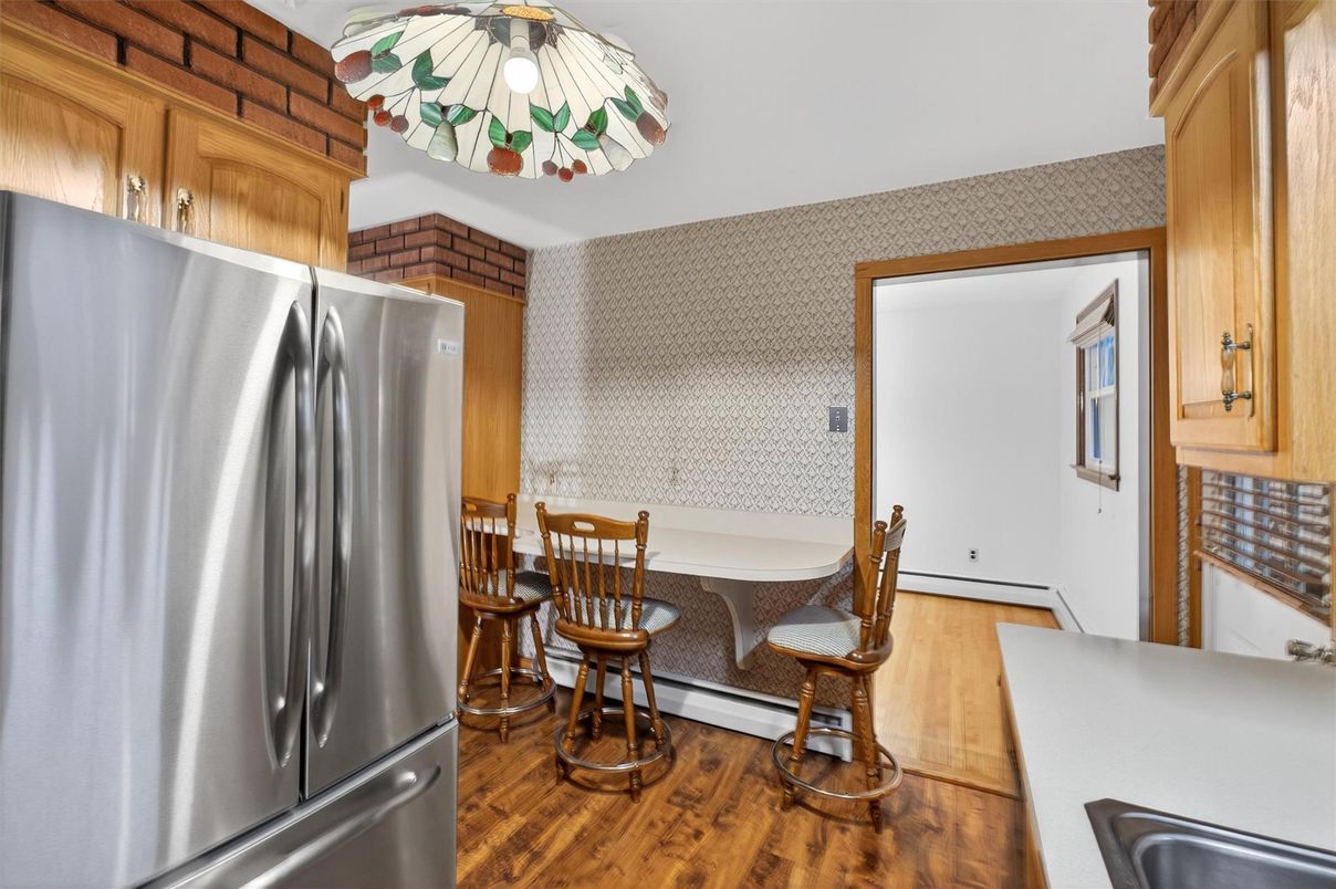 Dining room, Interior, Kitchen, Stainless Steel Appliances, Wood Texture Flooring