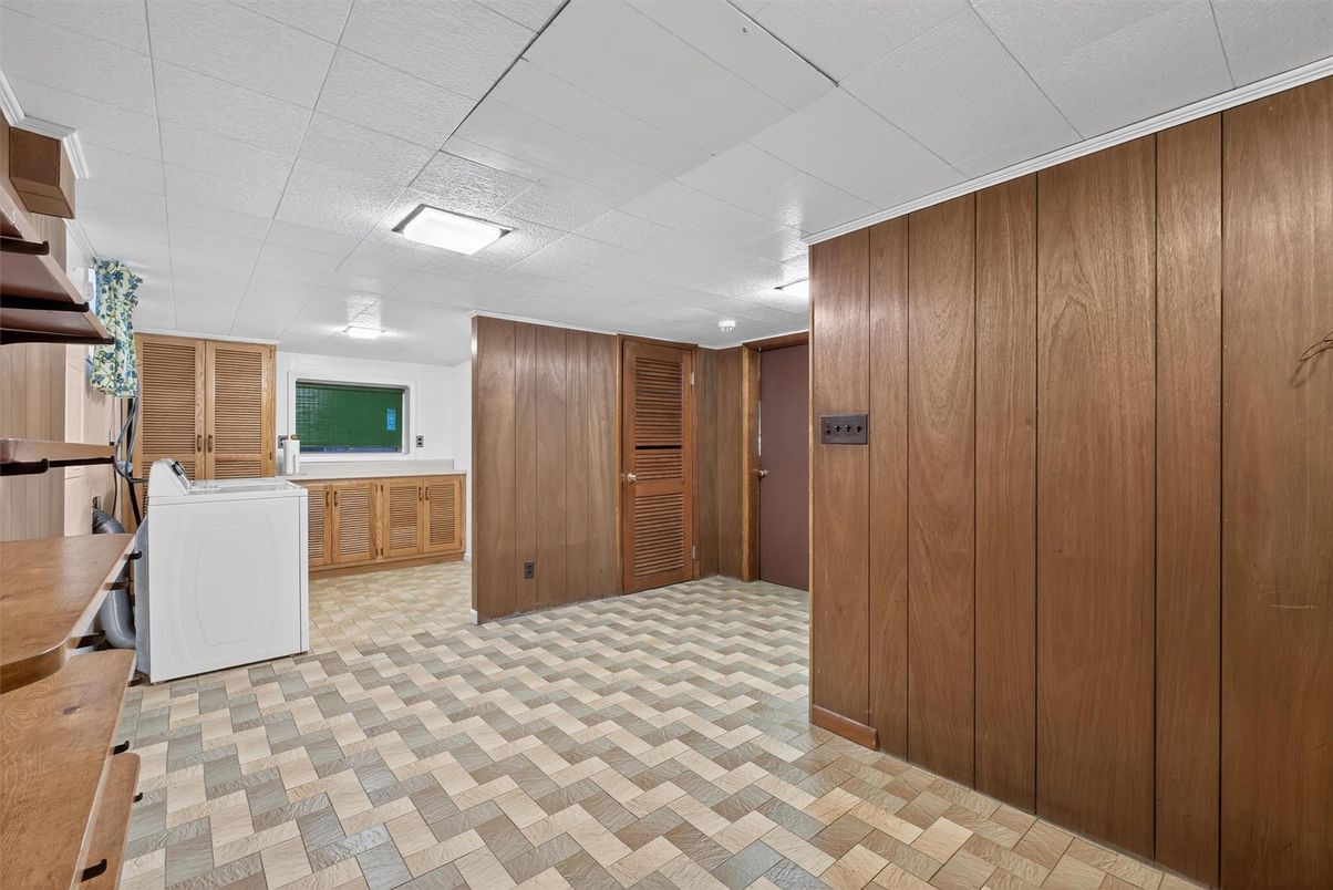 Interior, Washer, Wooden Walls