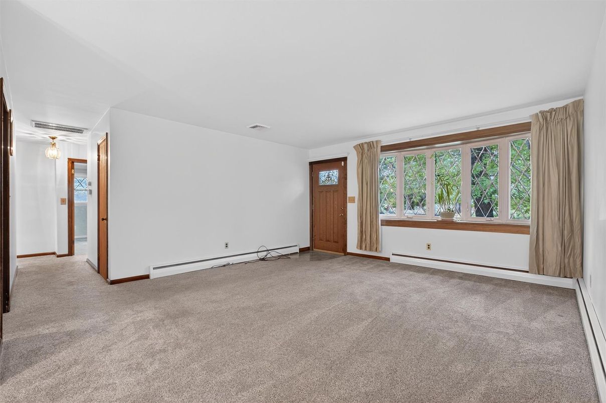 Empty room, Interior, Pendant Lights