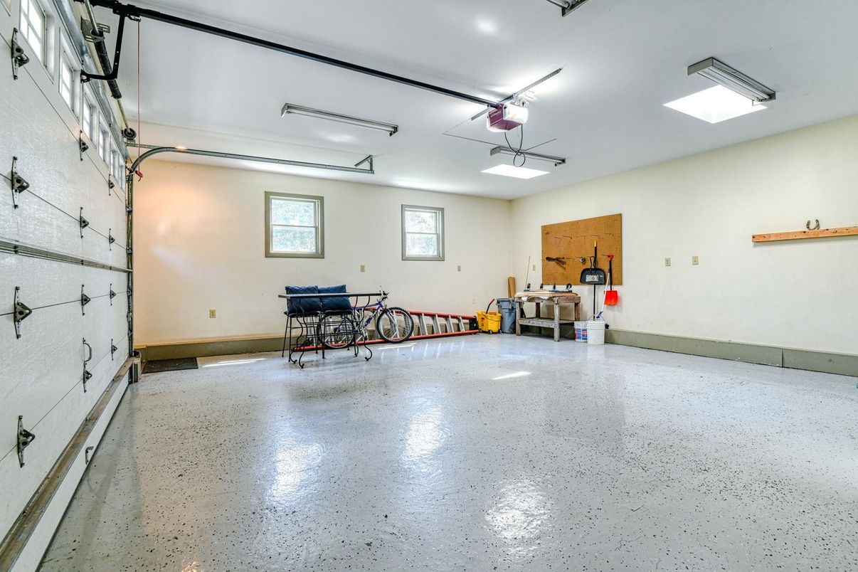 Garage, Interior