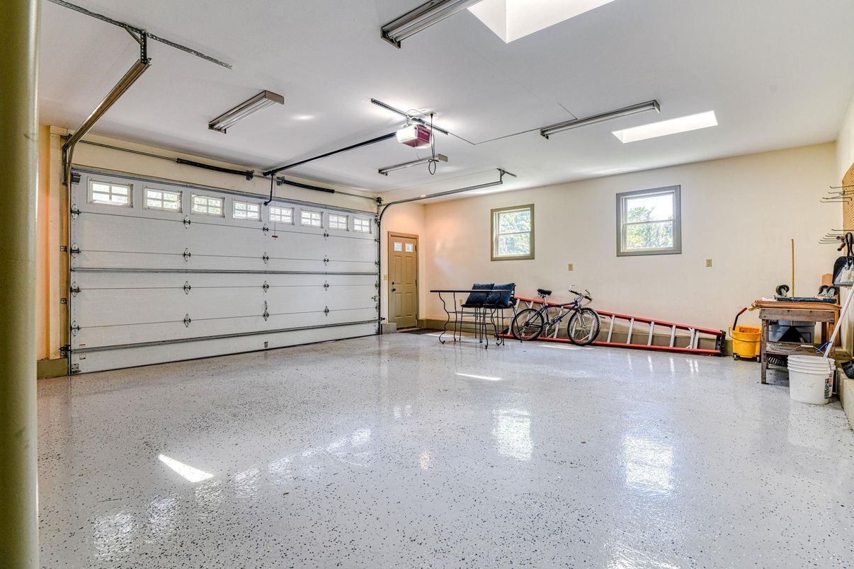 Garage, Interior