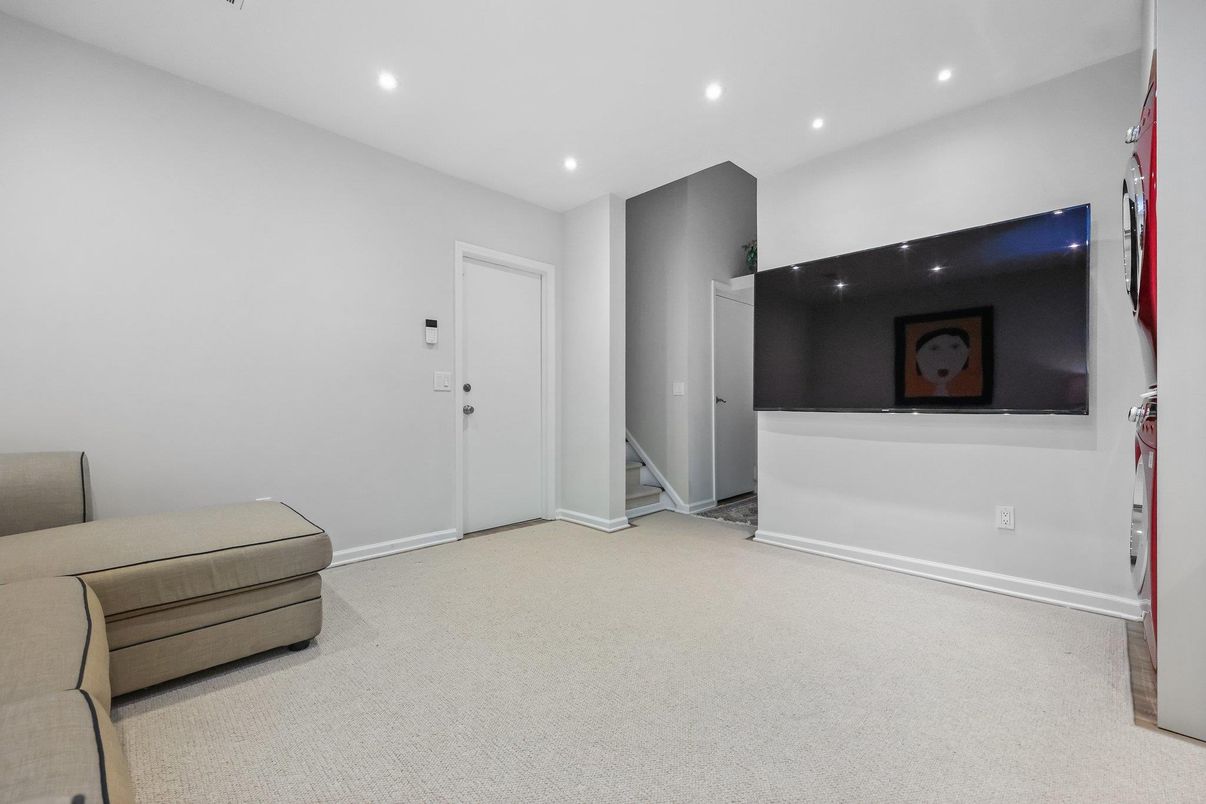 Empty room, Interior, Recessed Lighting
