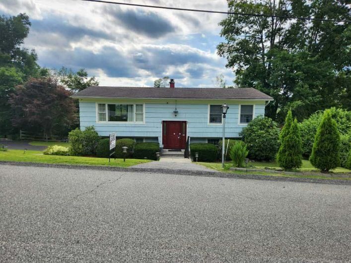 Exterior, Facade, Raised Ranch