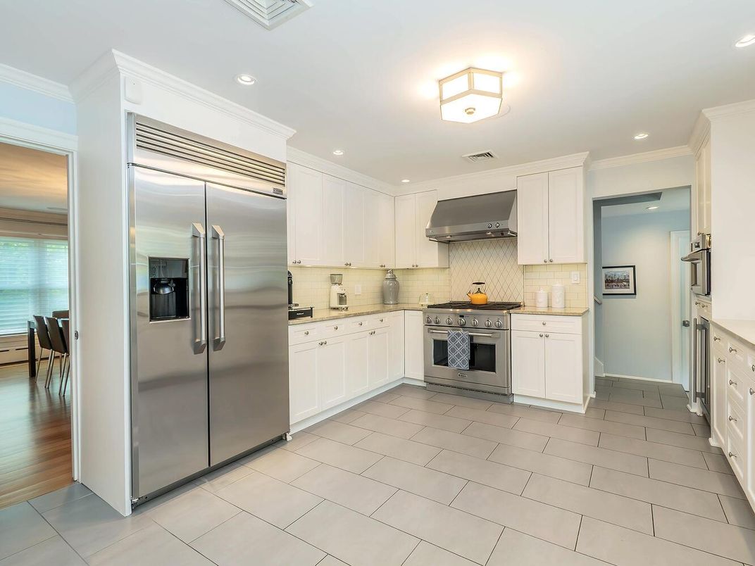 Dining room, Interior, Kitchen, Recessed Lighting, Stainless Steel Appliances, Water