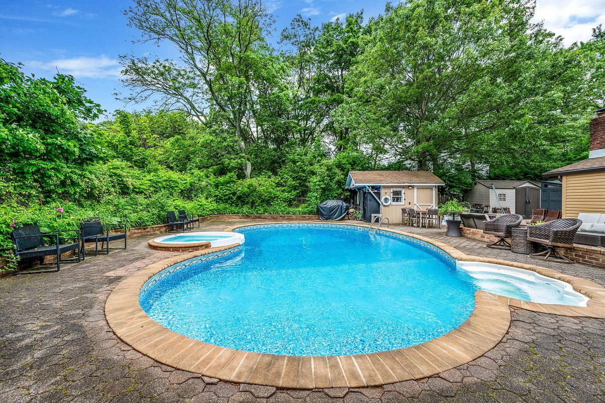 Exterior, Pool