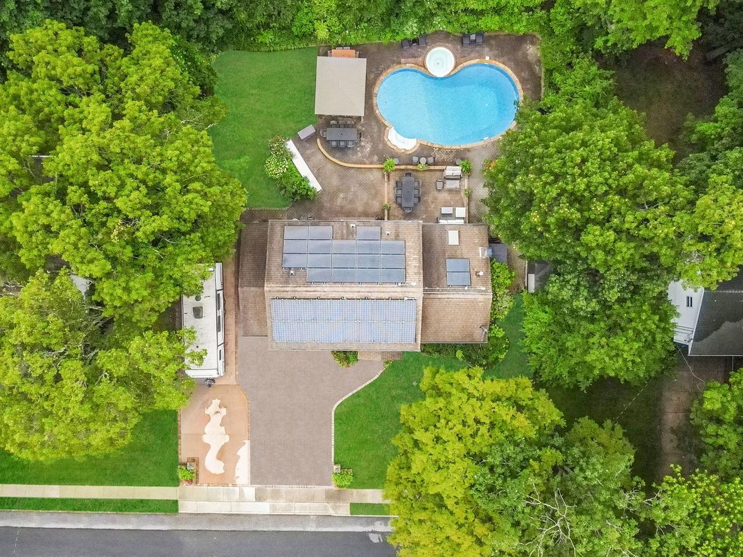 Exterior, Drone