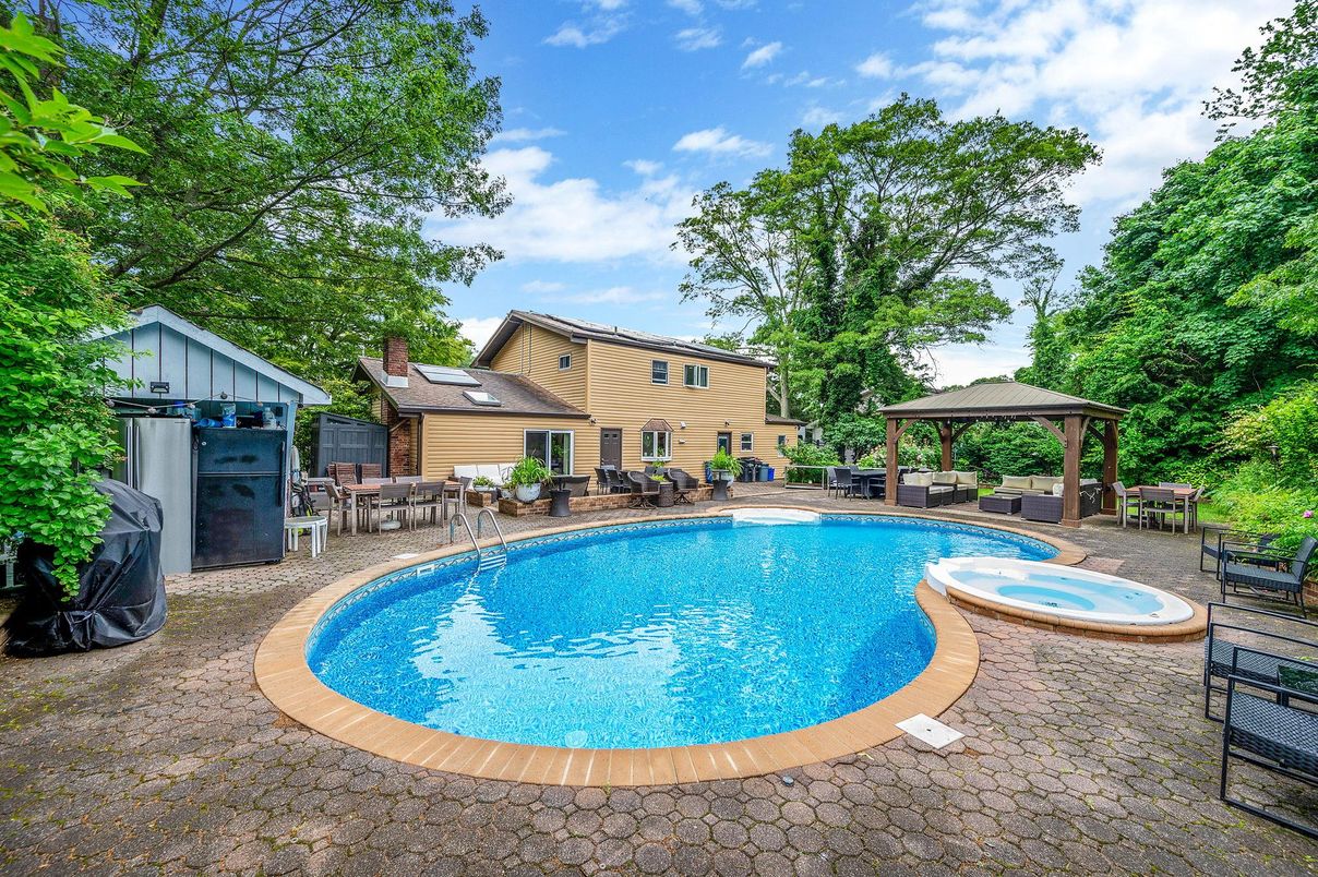 Exterior, Pool