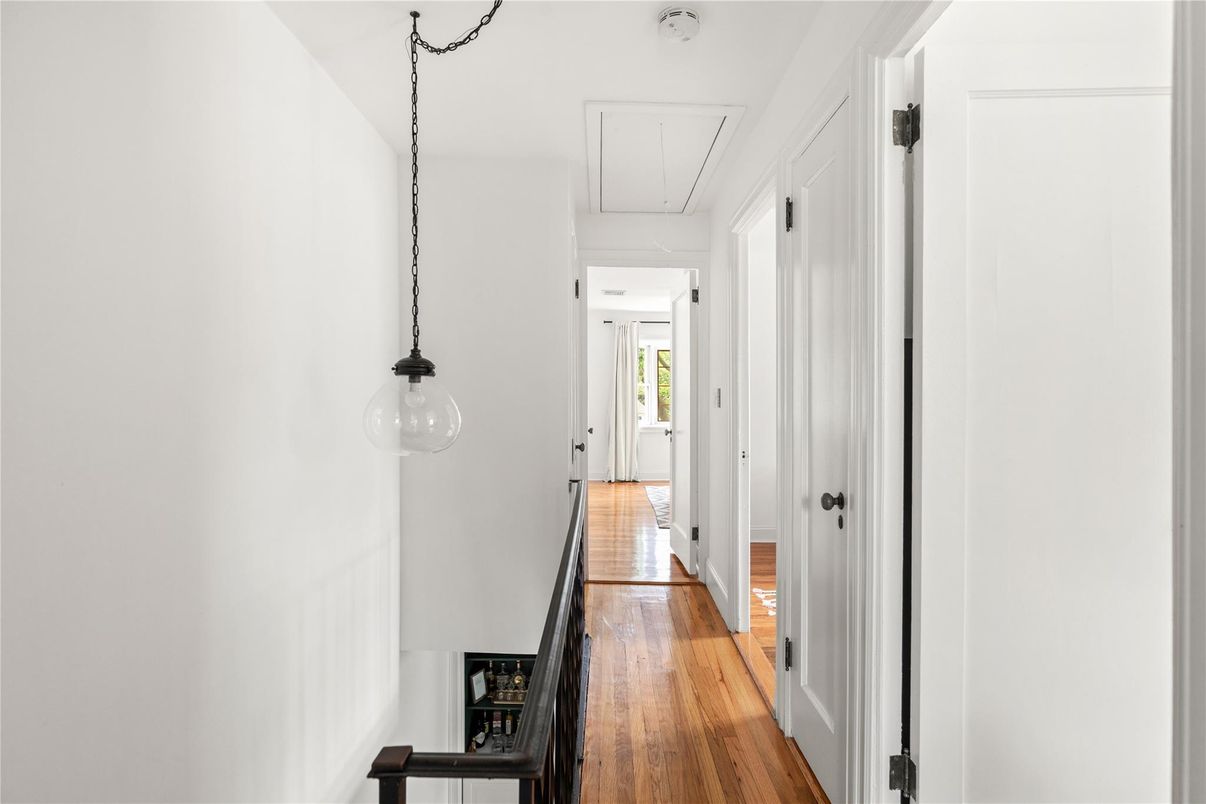 Interior, Pendant Lights, Wood Texture Flooring