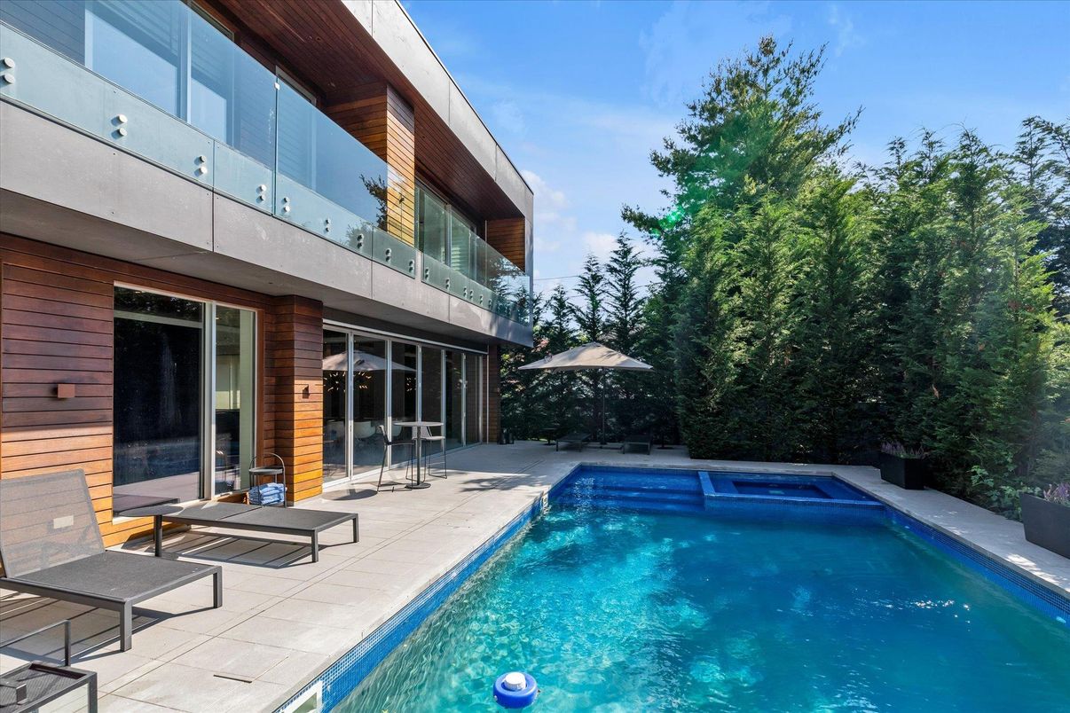 Exterior, Pool