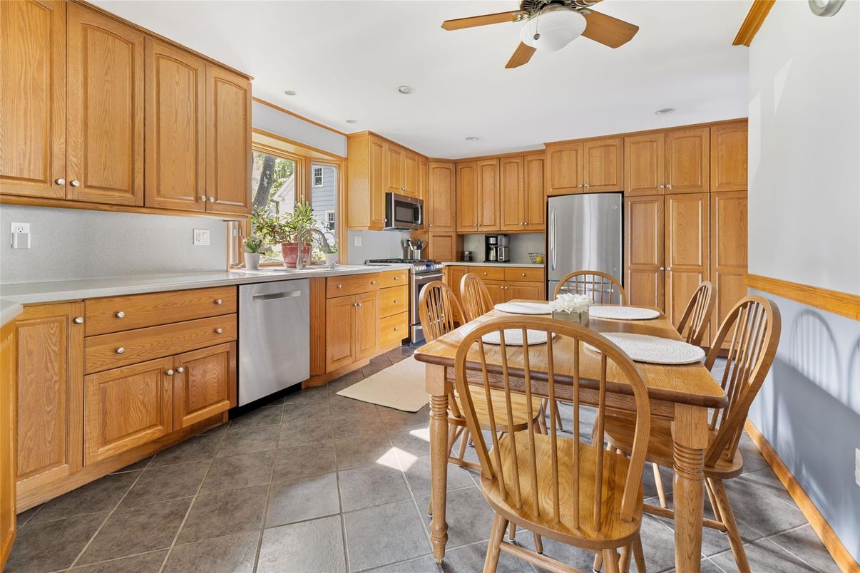 Dining room, Interior, Kitchen, Recessed Lighting, Stainless Steel Appliances