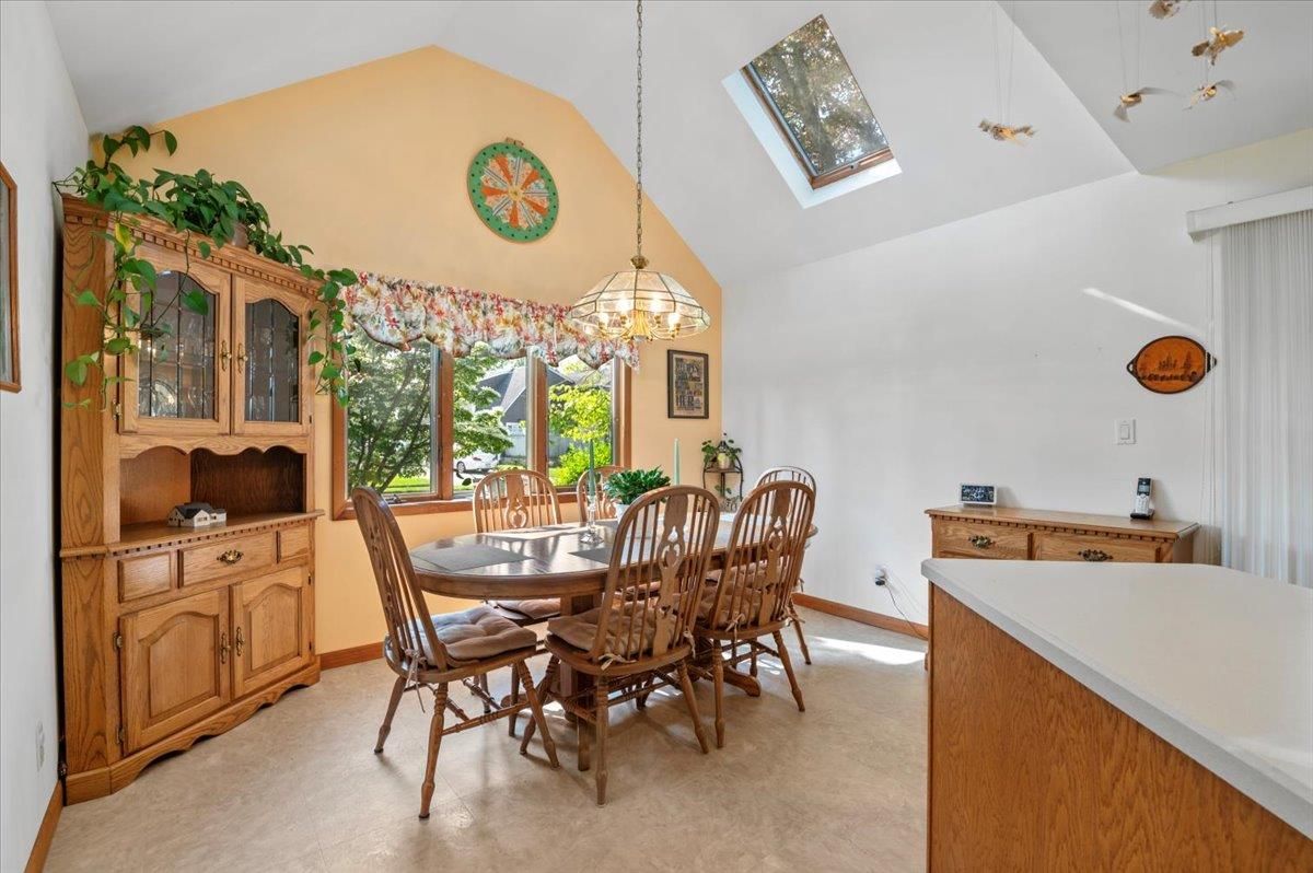 Chandelier, Dining room, Interior, Pendant Lights