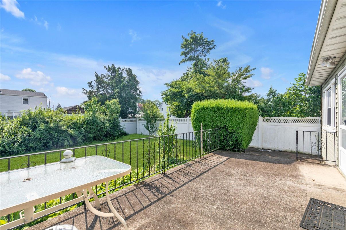 Backyard, Exterior