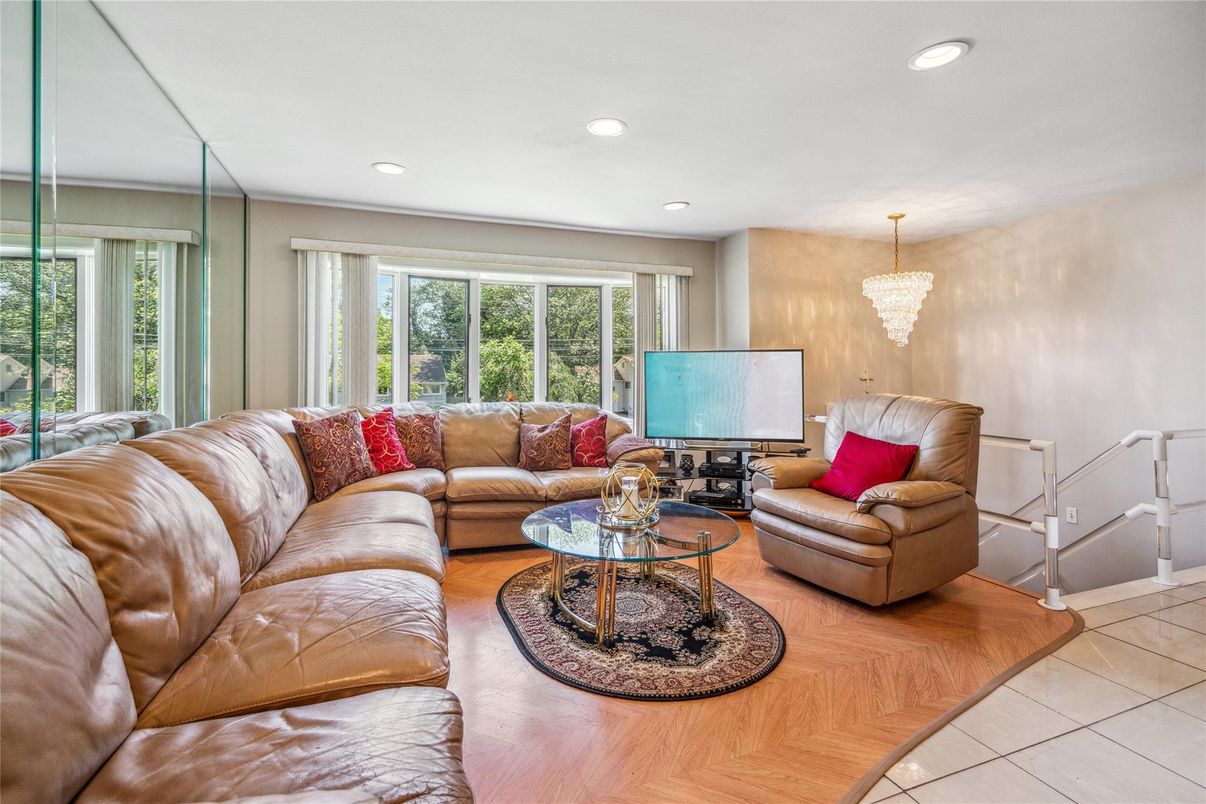 Chandelier, Interior, Living room, Recessed Lighting, Wood Texture Flooring