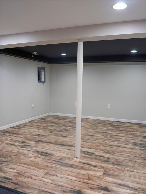 Empty room, Interior, Recessed Lighting, Wood Texture Flooring